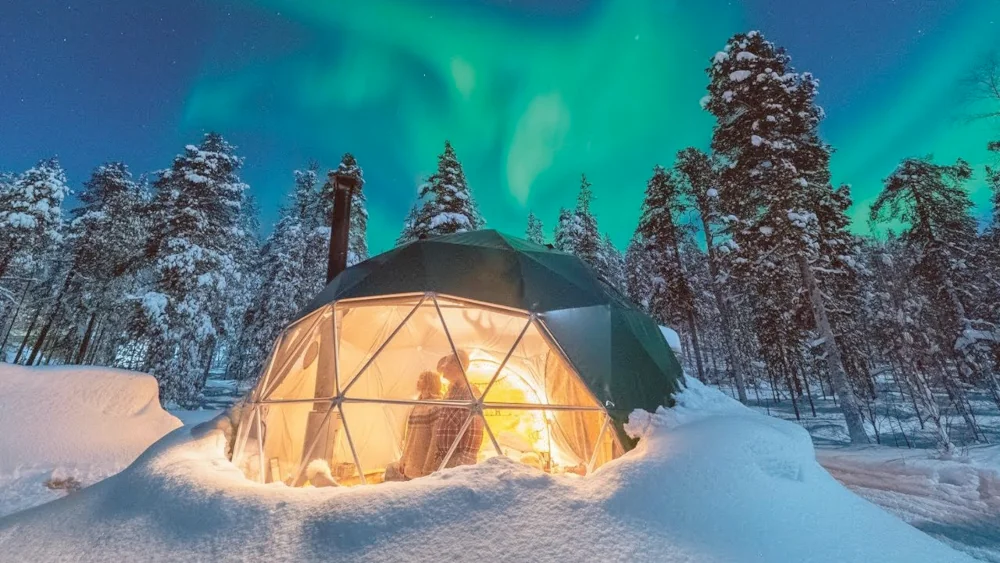Lapland glass igloo, northern lights
