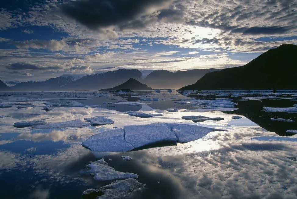 Icebergs and mountains at Hazen Camp
